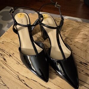 Nine West Black Patent Pointed T-Strap Heels - Size 7, brand new!